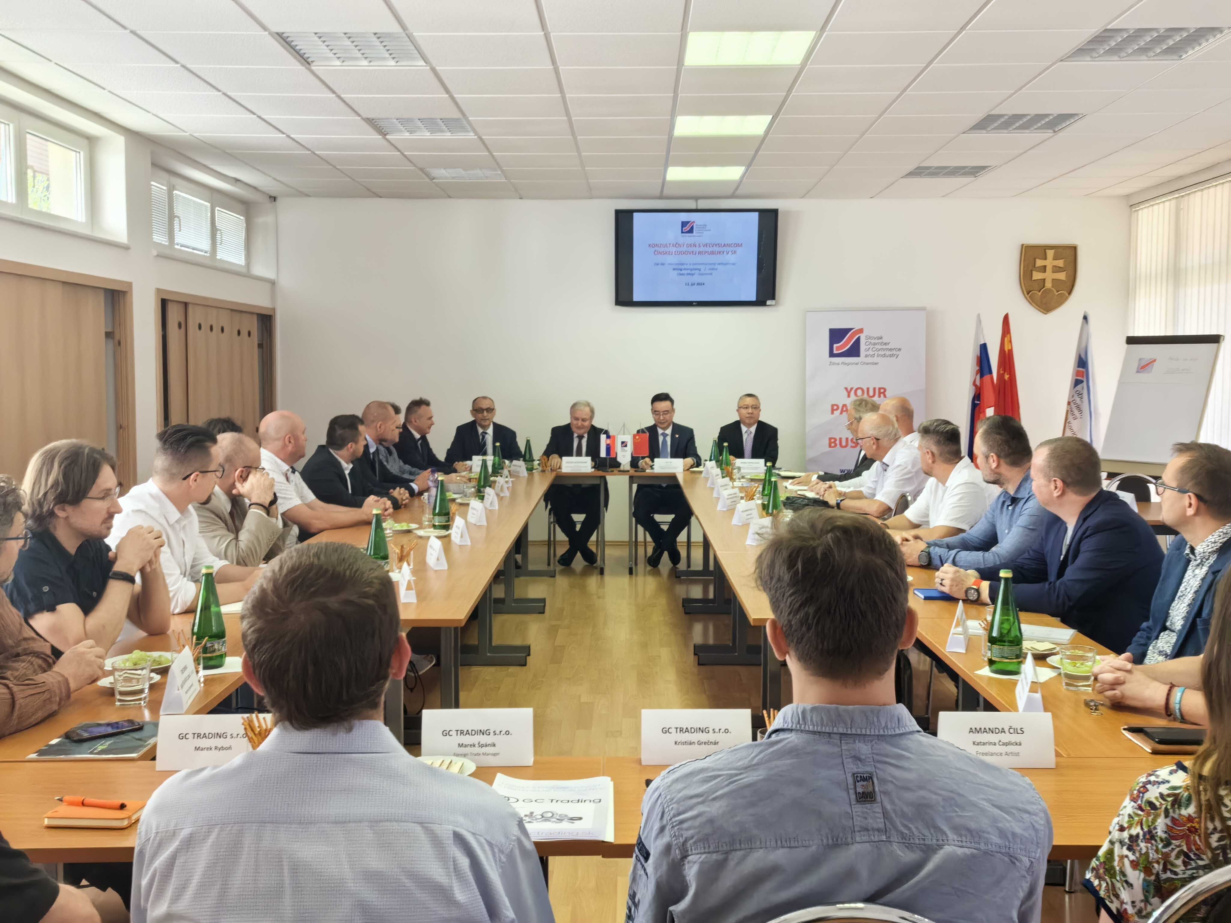 日利纳地区工商会副主席科斯托尔尼.jpg