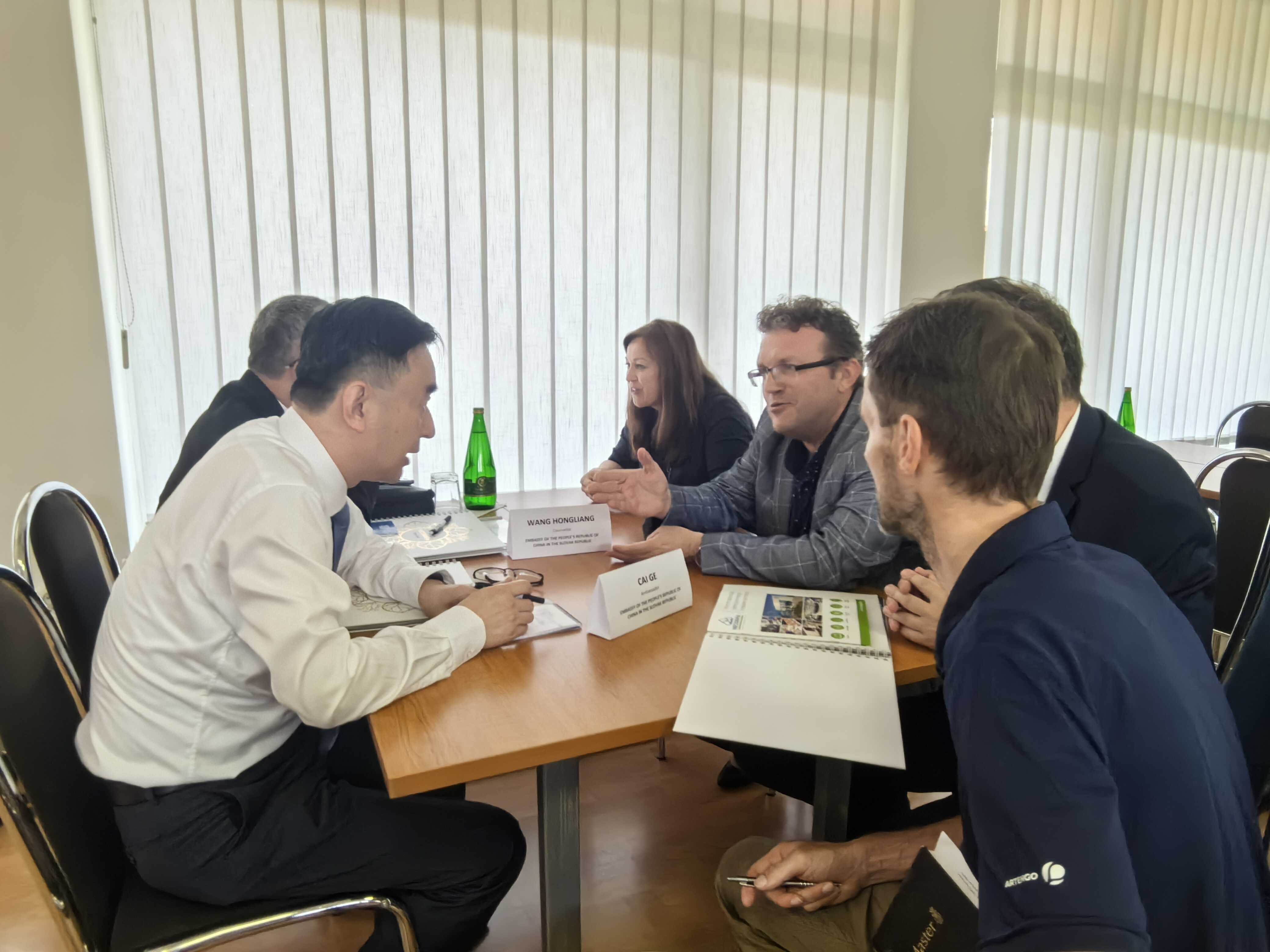 日利纳地区工商会副主席科斯托尔尼2.jpg